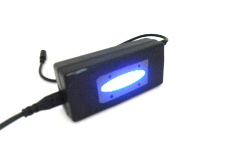 Adaptateur universel 5V automatique 2.1A USB de puissance d'ordinateur portable du R-U/des USA 90W avec la LED