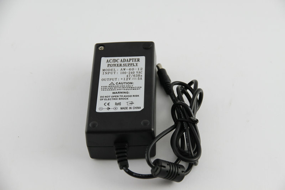 C.A. noir de 60W 60Hz 12 à volt IP54 de l'adaptateur 12 de puissance de volt avec la commutation stable