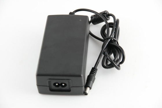 C.A. noir de 60W 60Hz 12 à volt IP54 de l'adaptateur 12 de puissance de volt avec la commutation stable