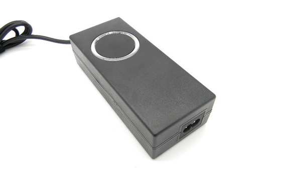 Le CE délivre un certificat C.A. 90W à l'adaptateur universel de puissance d'ordinateur portable de C.C au-dessus de la protection actuelle