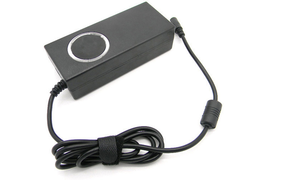 Le CE délivre un certificat C.A. 90W à l'adaptateur universel de puissance d'ordinateur portable de C.C au-dessus de la protection actuelle