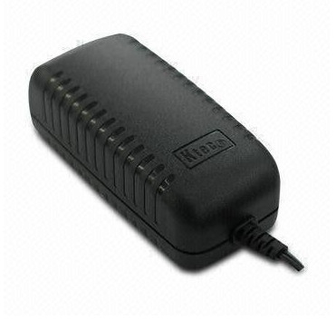 Coffre-fort adaptateur universel de courant alternatif de 15 watts mince pour produits audio/visuels