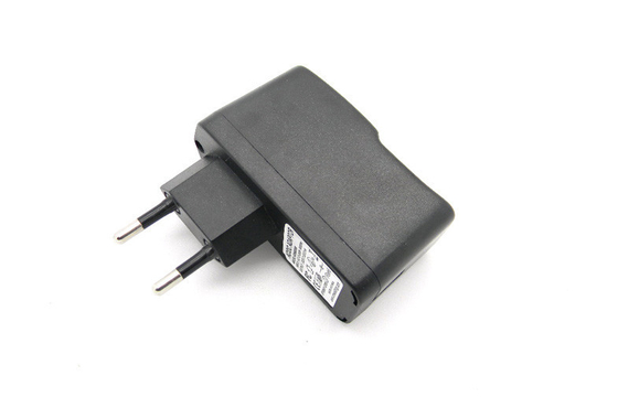 Chargeur universel de voyage d'AC100-240V USB