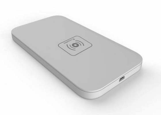 Accessoires blancs de téléphone mobile, accessoires de téléphones portables en stock du chargeur sans fil universel