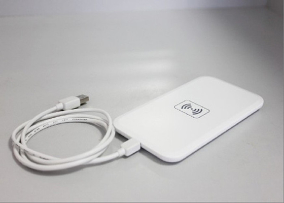 Accessoires blancs de téléphone mobile, accessoires de téléphones portables en stock du chargeur sans fil universel