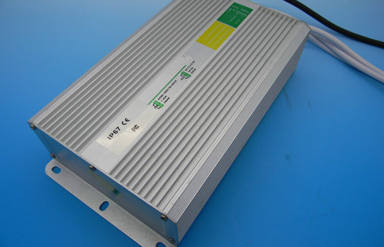 matériel électrique imperméable élevé de conducteur du rendement LED de 200W 12V extérieur