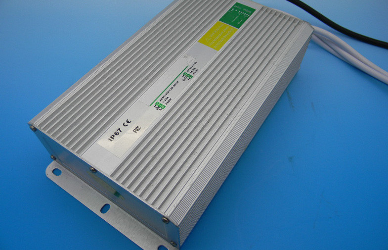 matériel électrique imperméable élevé de conducteur du rendement LED de 200W 12V extérieur